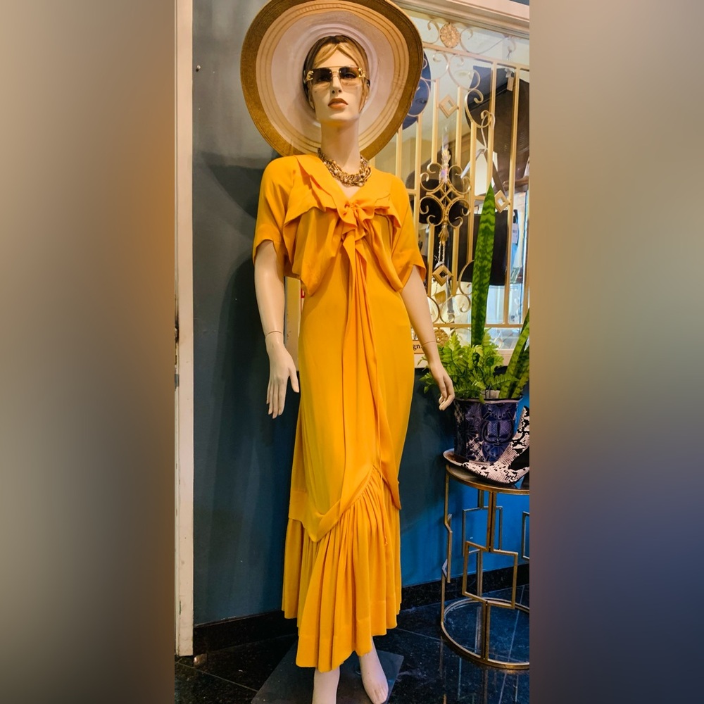 Elegant Yellow Dress (small)